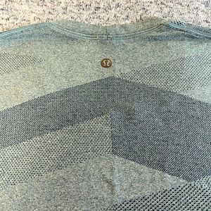 Lululemon geometric print t-shirt